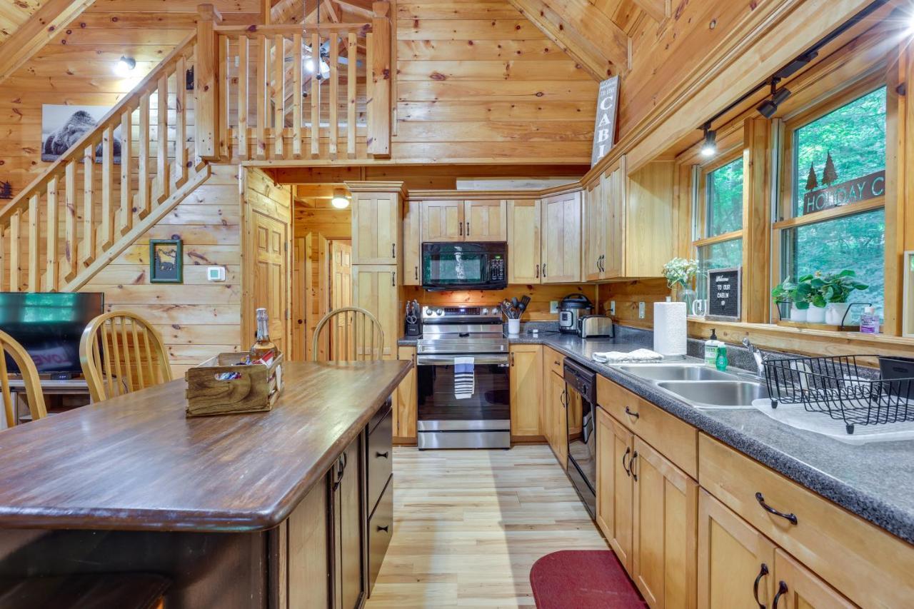 Riverfront Ellijay Cabin With Deck And Pool Access! מראה חיצוני תמונה