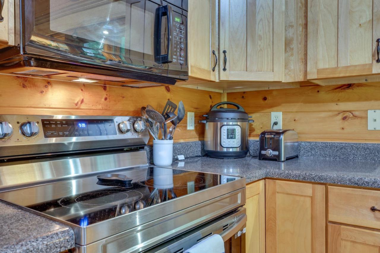 Riverfront Ellijay Cabin With Deck And Pool Access! מראה חיצוני תמונה