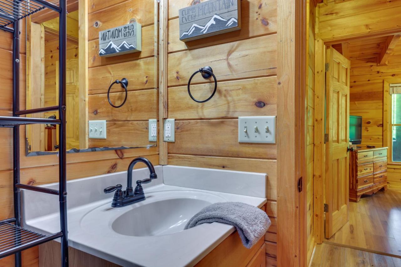 Riverfront Ellijay Cabin With Deck And Pool Access! מראה חיצוני תמונה