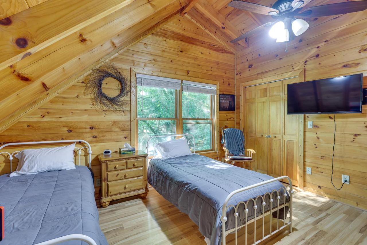 Riverfront Ellijay Cabin With Deck And Pool Access! מראה חיצוני תמונה