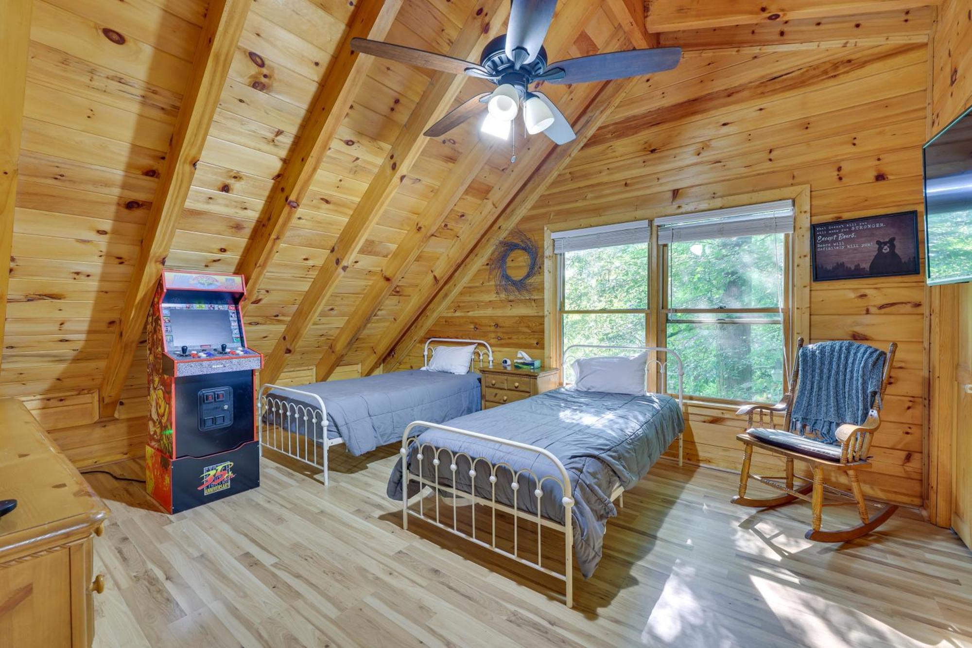 Riverfront Ellijay Cabin With Deck And Pool Access! מראה חיצוני תמונה