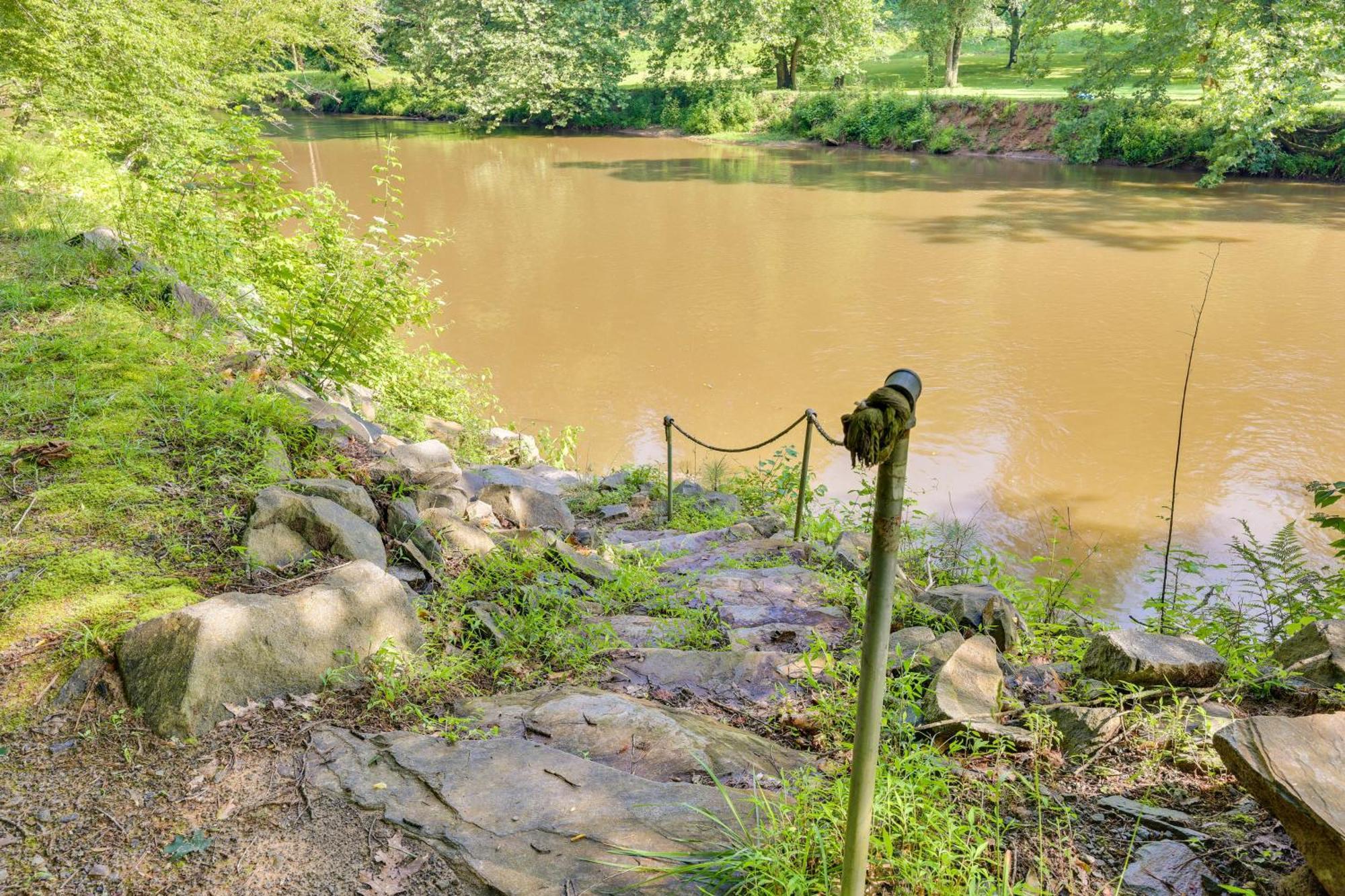 Riverfront Ellijay Cabin With Deck And Pool Access! מראה חיצוני תמונה