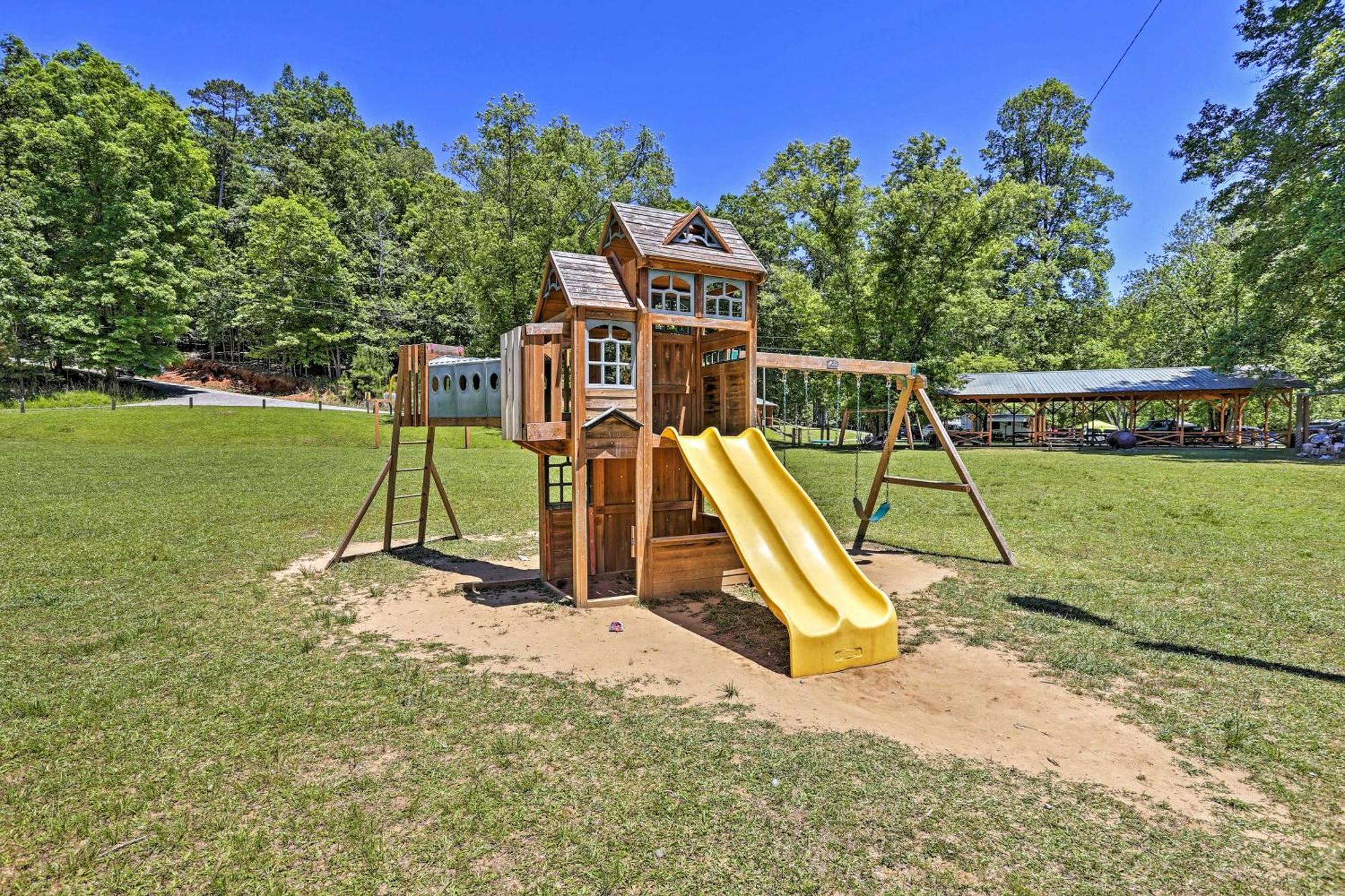 Riverfront Ellijay Cabin With Deck And Pool Access! מראה חיצוני תמונה