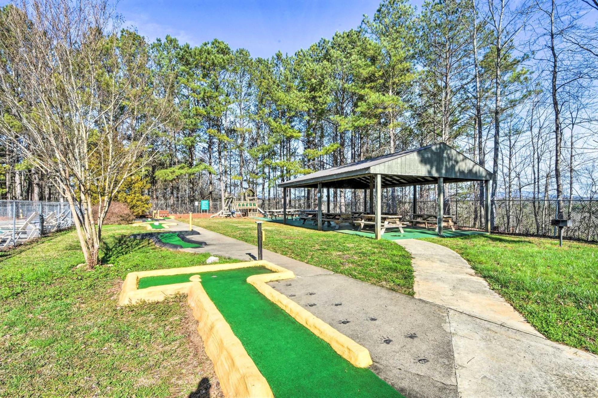 Riverfront Ellijay Cabin With Deck And Pool Access! מראה חיצוני תמונה